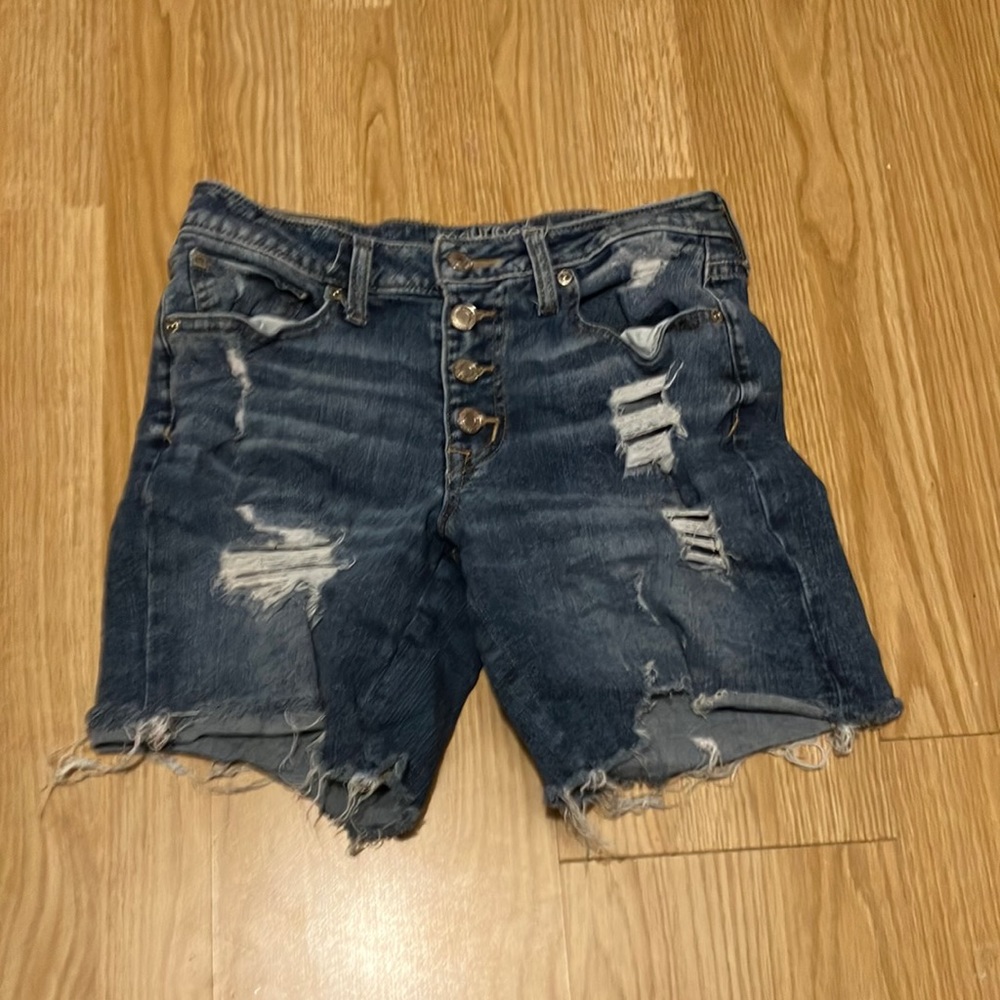 Maurice’s mid-rise ripped mid thigh shorts